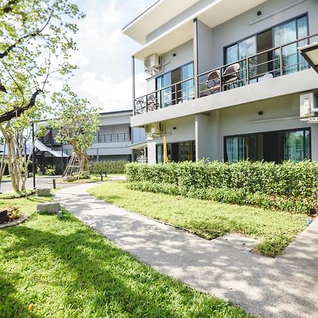 Phuengluang Riverside Hotel צ'נטאבורי מראה חיצוני תמונה