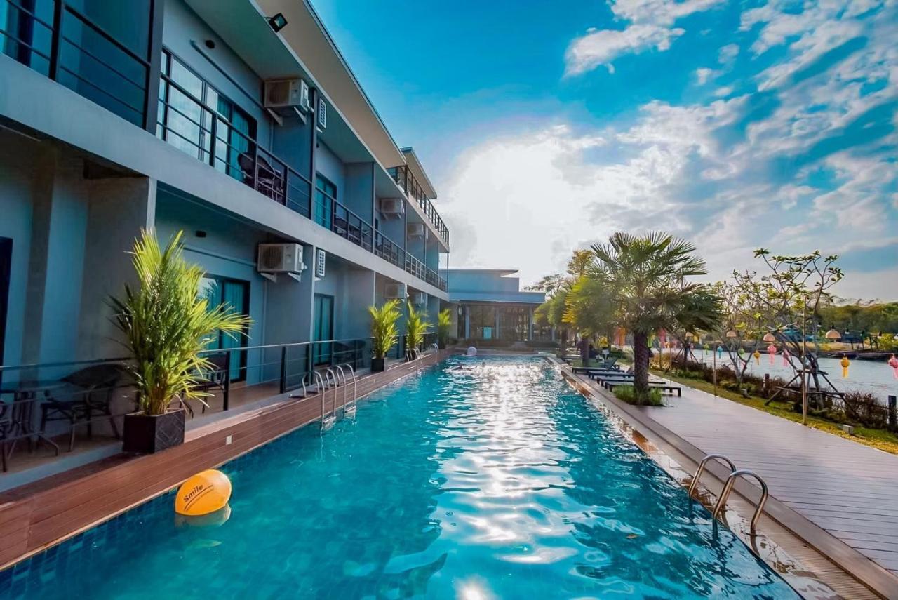 Phuengluang Riverside Hotel צ'נטאבורי מראה חיצוני תמונה