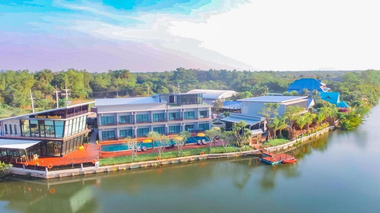 Phuengluang Riverside Hotel צ'נטאבורי מראה חיצוני תמונה