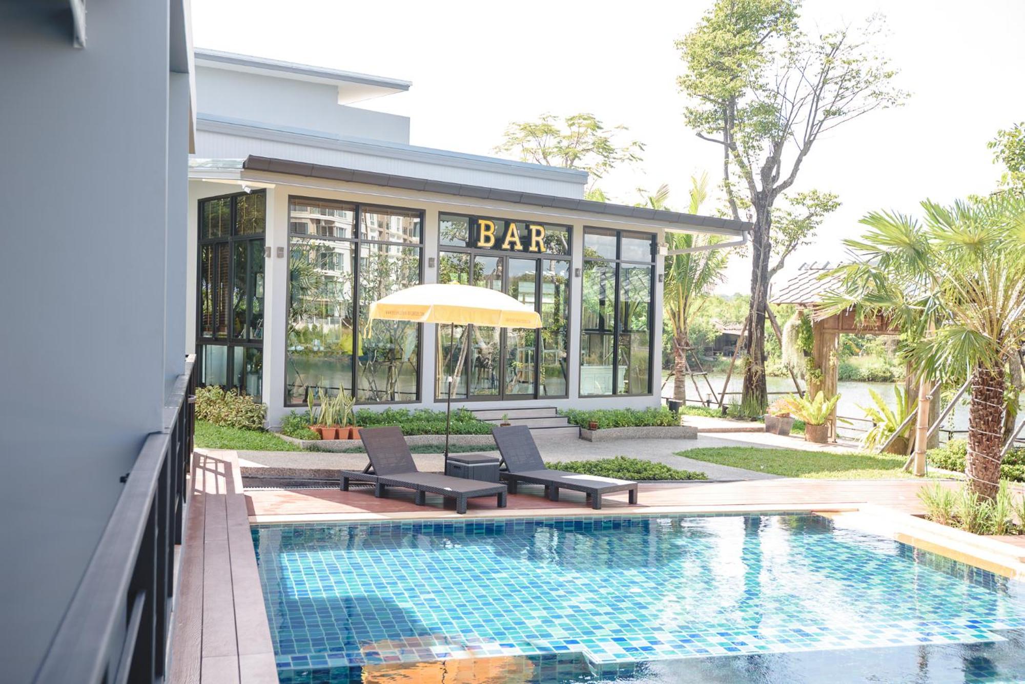 Phuengluang Riverside Hotel צ'נטאבורי מראה חיצוני תמונה