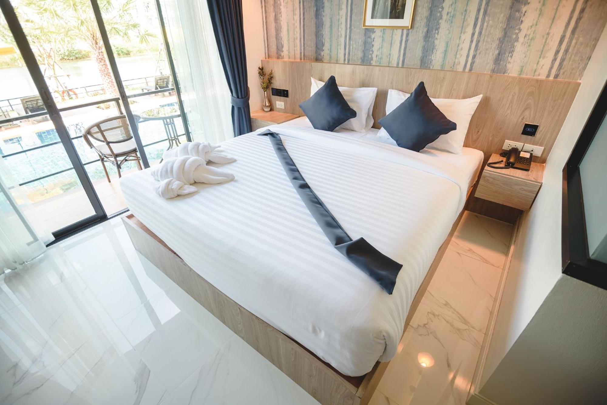 Phuengluang Riverside Hotel צ'נטאבורי מראה חיצוני תמונה