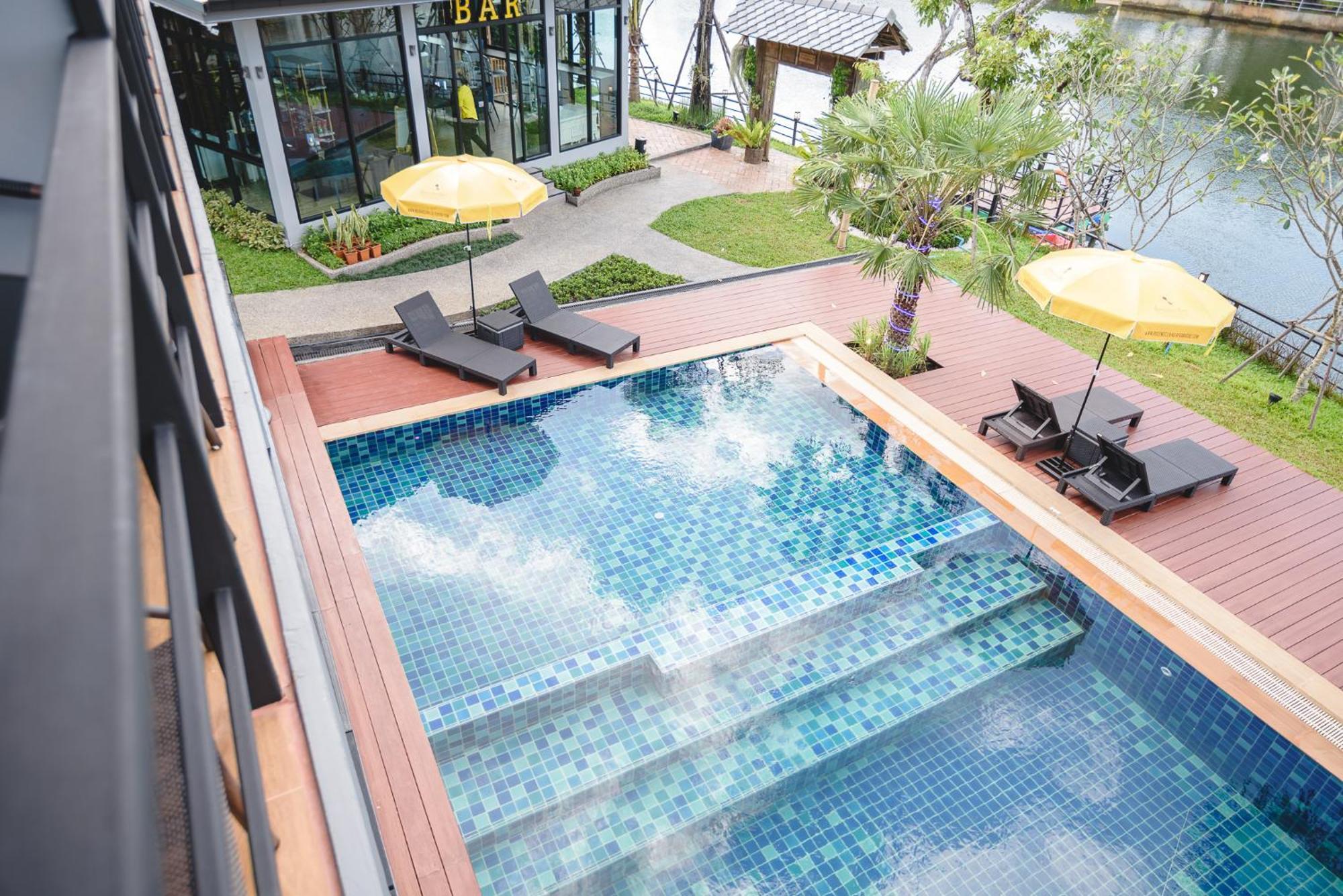 Phuengluang Riverside Hotel צ'נטאבורי מראה חיצוני תמונה