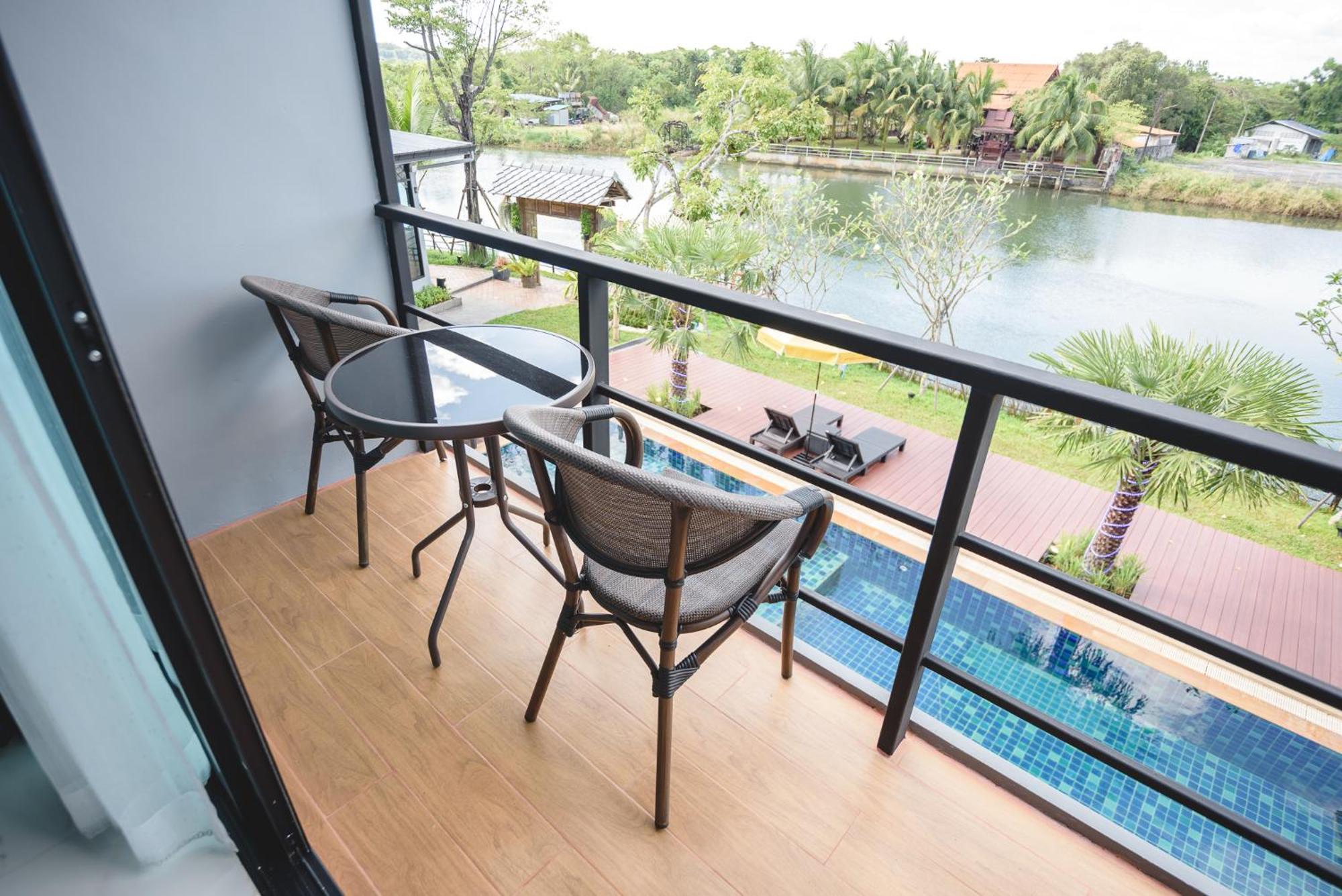 Phuengluang Riverside Hotel צ'נטאבורי מראה חיצוני תמונה