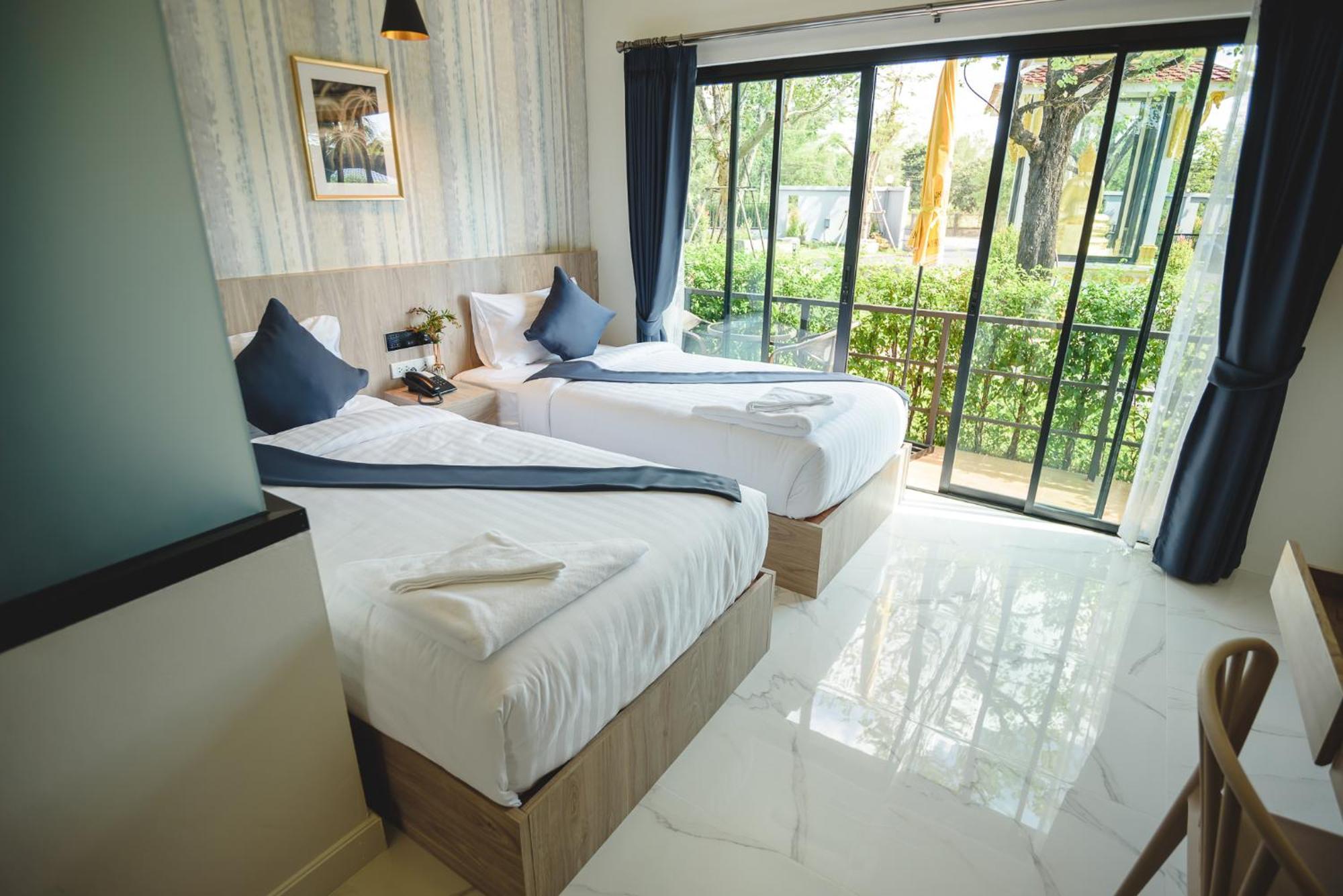 Phuengluang Riverside Hotel צ'נטאבורי מראה חיצוני תמונה