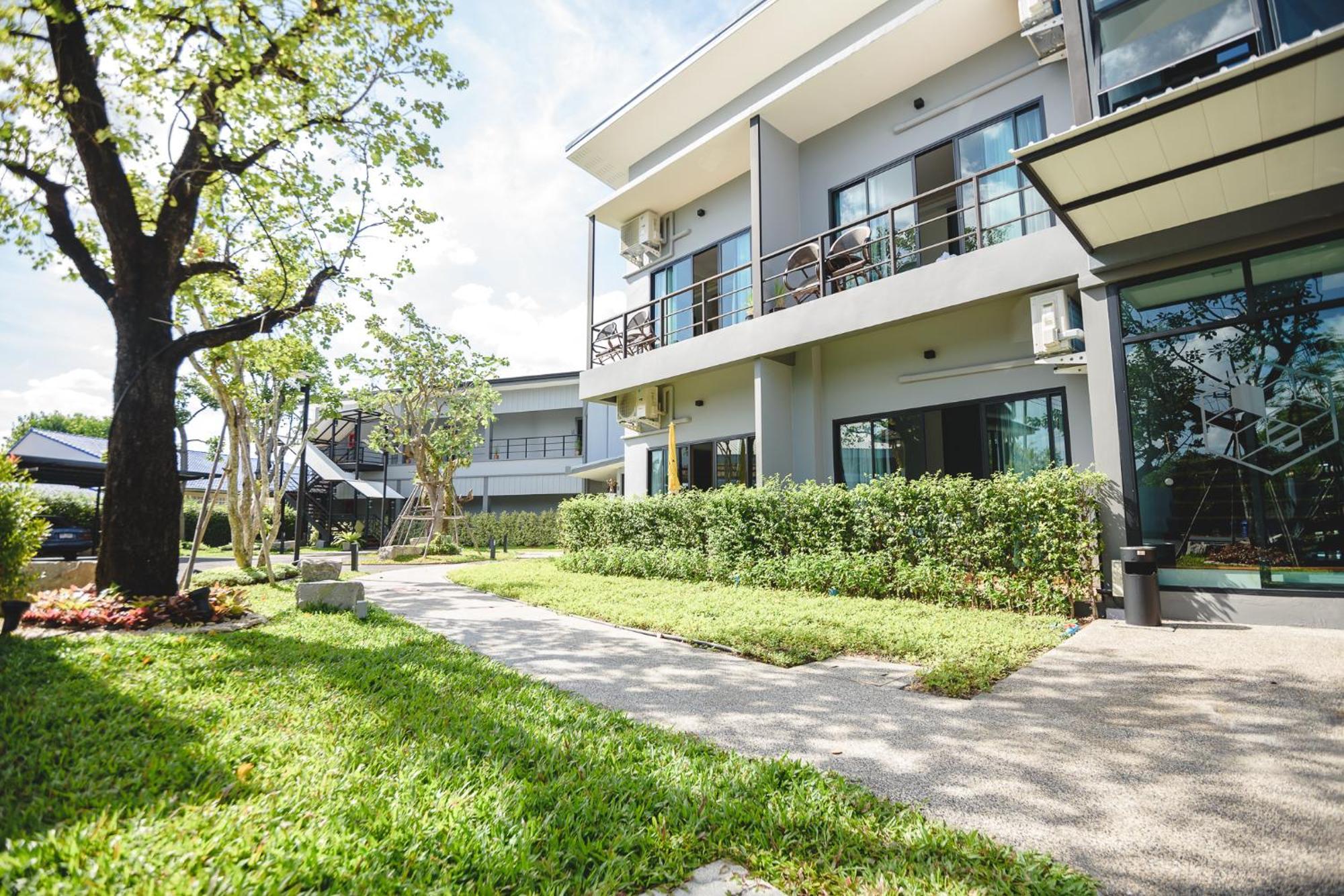 Phuengluang Riverside Hotel צ'נטאבורי מראה חיצוני תמונה