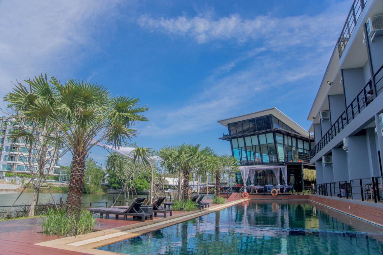 Phuengluang Riverside Hotel צ'נטאבורי מראה חיצוני תמונה
